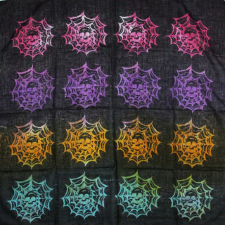 Baumwolltuch - Totenköpfe mit Spinnennetz schwarz - tie dye - quadratisches Tuch