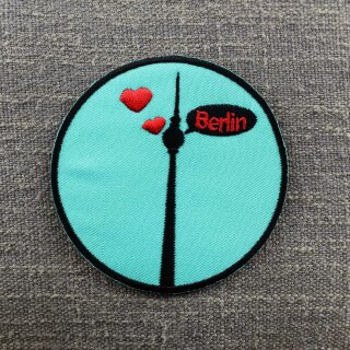 Aufnäher - Fernsehturm Berlin mit Herz - schwarz, hellblau, rot 8 cm - Patch